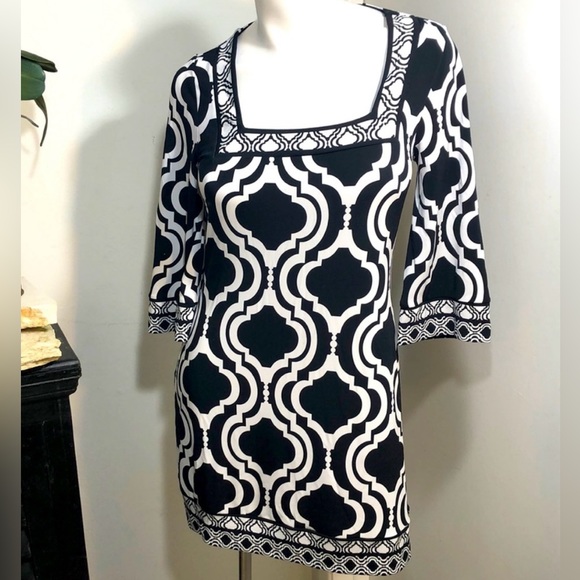White House Black Market Signature Knits Black And White Printed Shift Dress. - Picture 3 of 9